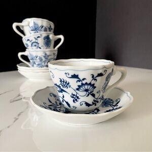 SET of 4 Cup & Saucers - Blue Onion Blue Danube
